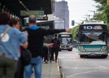 Paro de colectivos en el AMBA: cuáles son las líneas que no brindan servicio