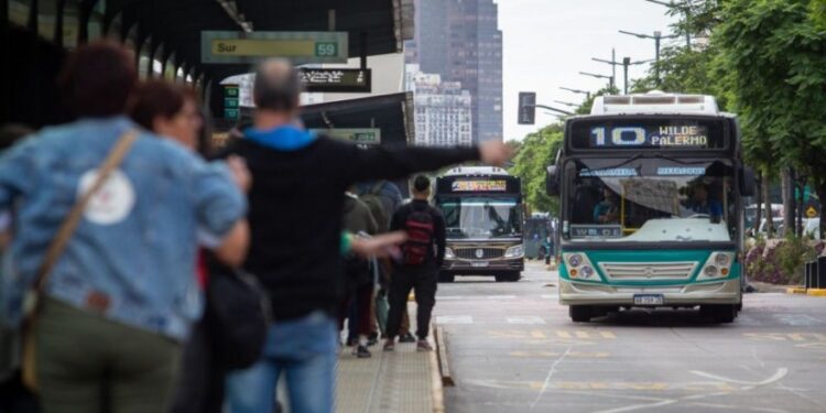 Paro de colectivos en el AMBA: cuáles son las líneas que no brindan servicio