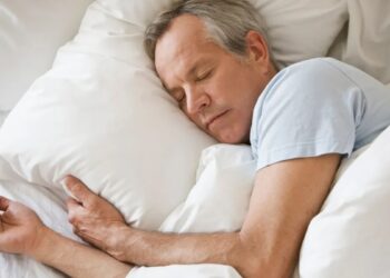 Por qué dormir mejor reduce el riesgo de padecer demencia