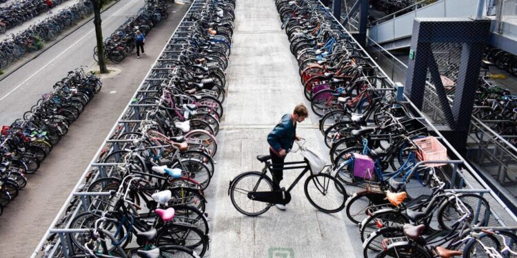 Holanda tiene más bicis que personas: qué podemos aprender de ellos