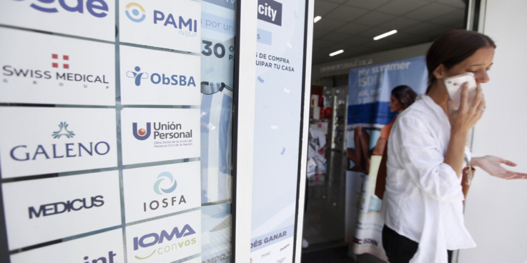 Cuáles son las 35 prepagas que deberán devolver el dinero a sus afiliados