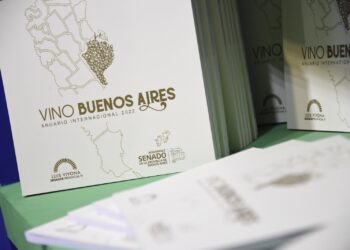 El libro «Vino Buenos Aires» de Luis Vivona fue nominado a los premios internacionales Gourmand Awards 2023