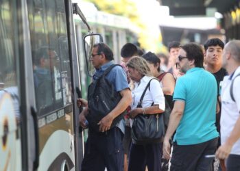 El paro de la CGT afectará a más de 6 millones y medio de personas que se movilizan en colectivos y trenes