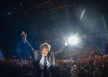 Con show musical incluido, Milei presentó su libro en el Luna Park: “Vamos hacer 3 mil reformas más”