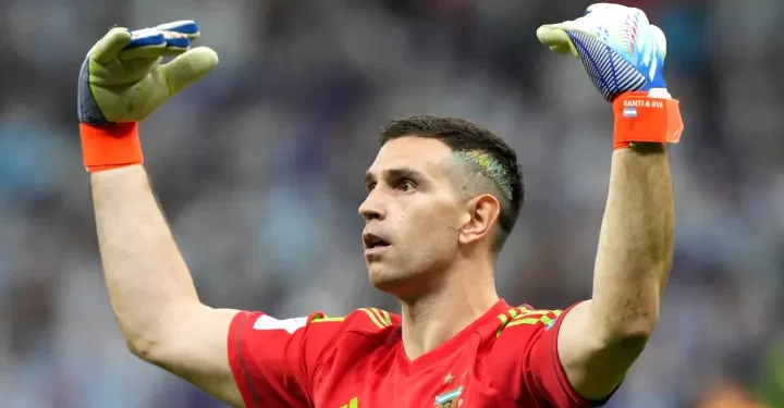 Con un Emiliano Martínez heroico, Argentina avanzó a las semifinales y eliminó a Ecuador en los penales