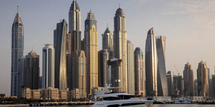 Dubai sube la apuesta para atraer millonarios de China e India al Golfo Pérsico