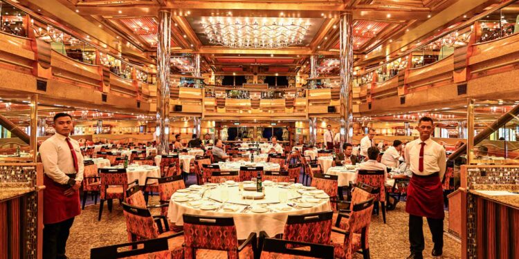 Industria de cruceros: oportunidades laborales y desafíos a bordo