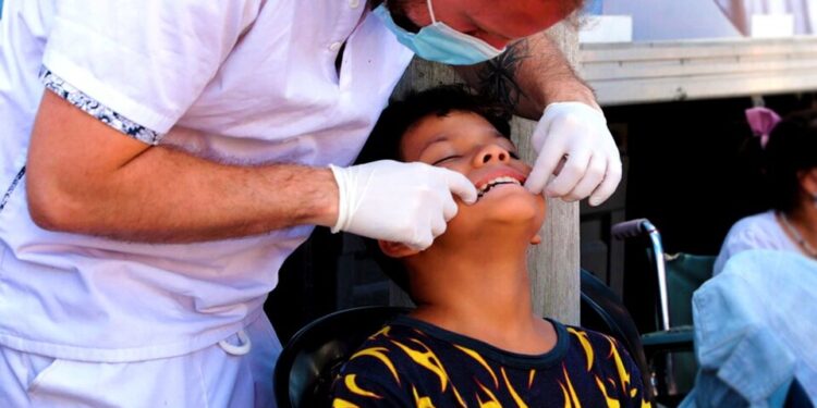 Salud: la UBA de Medicina dará servicios gratuitos en plaza Houssay