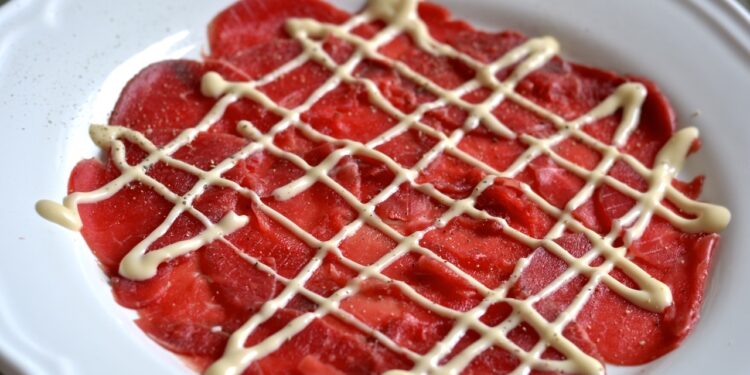 Carpaccio, la historia de un clásico cuyo nombre tiene su origen en la pintura de un cuadro