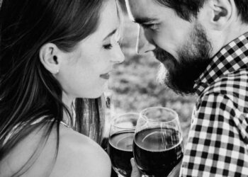 Tomar vino en pareja: un habito saludable según un estudio reciente