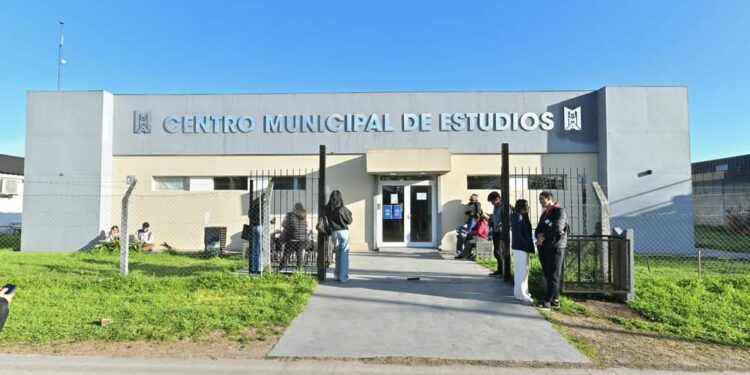 Primer examen UBA XXI en Malvinas Argentinas