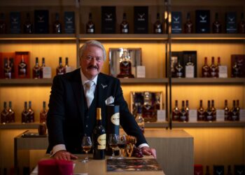 Richard Paterson, maestro destilador: “El whisky es para compartir”. “Proporciona calor y satisfacción”