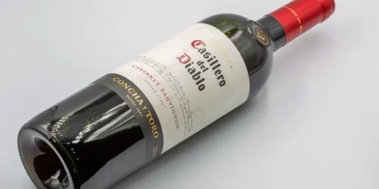 El enólogo chileno Viña Concha y Toro promete botellas de vino más ligeras para 2026