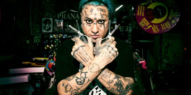 Betto Sosa, el peluquero de los músicos argentinos, apuesta por formar a los excluidos