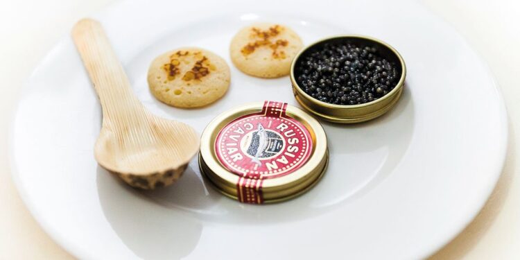 Champán, caviar o salmón: ¿cómo se democratizan los alimentos de lujo?