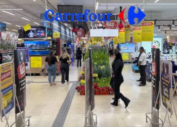 El hipermercado está de capa caída y le pasa factura a Carrefour