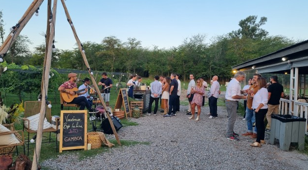 Bajo la luna y entre viñedos: una noche de vendimia en Bodega Gamboa