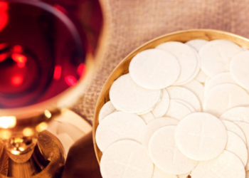 La Iglesia de Inglaterra prohíbe el vino sin alcohol en la Sagrada Comunión