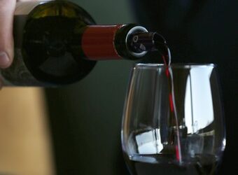 Bosta de vaca, meditación y calendario lunar: cómo son los vinos ecológicos que ya se producen en Argentina