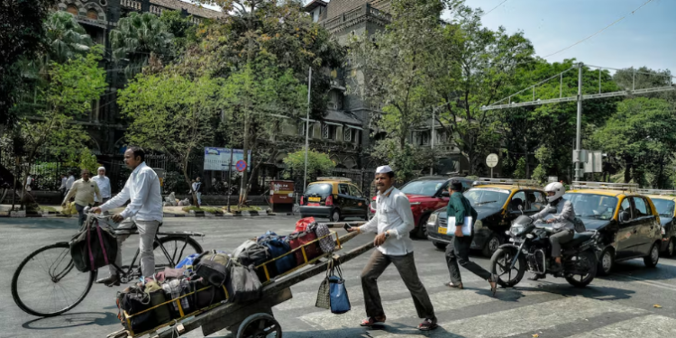 ‘Dabbawala’, un sistema casi infalible de reparto de comida que lleva un siglo alimentando Bombay