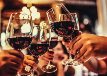 Ni los franceses ni los españoles: el país que más vino per cápita consume es otro y alcanza las 100 botellas al año por persona