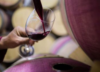 La producción mundial de vino cae a su nivel más bajo desde 1961