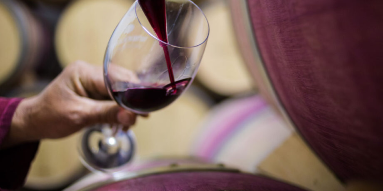 La producción mundial de vino cae a su nivel más bajo desde 1961