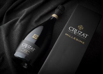 Elabora un champán para autos de lujo y es la única en Argentina abocada 100% al champenoise