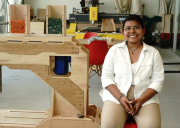 Larga vida a los tejidos que cuidan el planeta: una ingeniera boliviana convierte el plástico en hilo