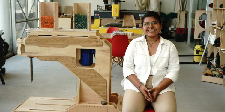 Larga vida a los tejidos que cuidan el planeta: una ingeniera boliviana convierte el plástico en hilo