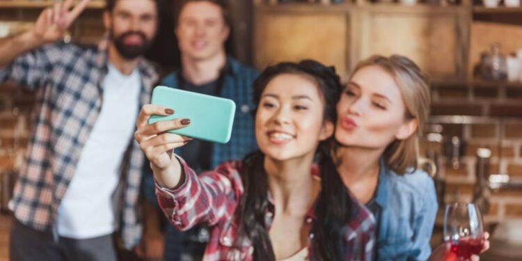 La Generación Z bebe menos alcohol: un cambio impulsado por factores económicos, tecnológicos y sociales