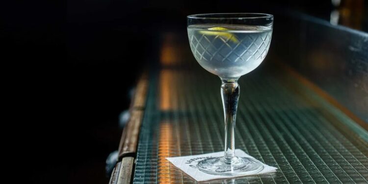 Dos cocktails de raigambre argenta. A pocas jornadas del Día Mundial del Cóctel, te contamos la historia de dos exponentes de la barra criolla.