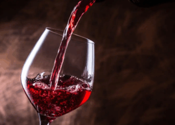 ¿Cuántas calorías tiene una copa de vino?