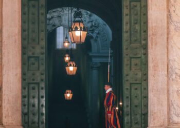 Intervención divina: ¿cómo funciona el mercado del vino del Vaticano?