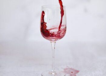 De la bodega al cajón: Por qué a la Generación Z no le importan tus notas de cata