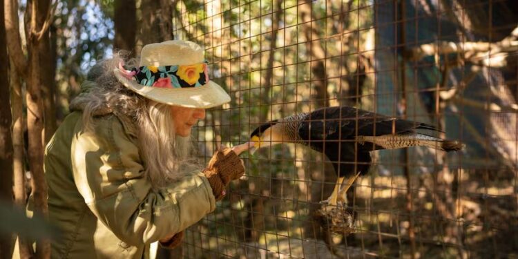 ‘Beba’ Linaro, la argentina que refugió a una decena de animales abandonados por un zoo