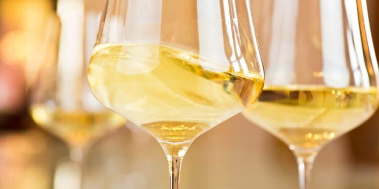 Adiós al dicho de que el mejor vino blanco es un tinto: el consumo de blancos crece en España