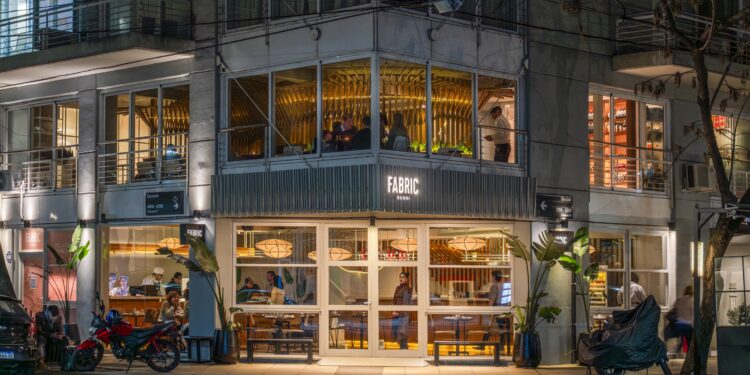 Una nueva joya gastronómica aterriza en Palermo: Fabric desembarca en Sinclair y promete revolución japonesa