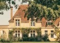 ¿Vino de alta costura? ¡Créelo! La casa de moda francesa lleva 30 años elaborando discretamente algunos de los mejores vinos burdeos del sector.