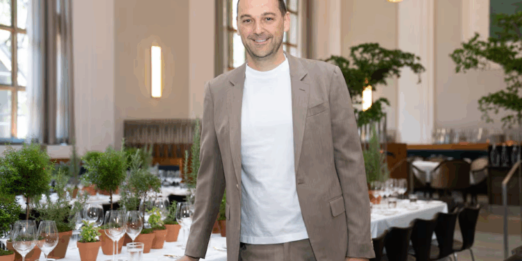 El primer restaurante vegano con tres estrellas Michelin anuncia que vuelve a introducir la carne en su menú