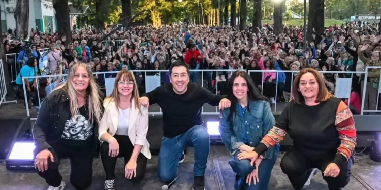 Miles de vecinos celebraron el Primer Festival del Adulto Mayor en Malvinas Argentinas