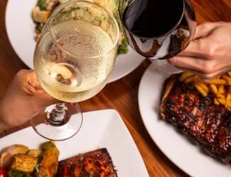 Kansas celebra la llegada del 2026 con una cena especial de año nuevo