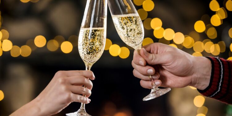 Año Nuevo: desde 59.000 pesos a un millón, cuánto cuesta cenar afuera para recibir el 2026