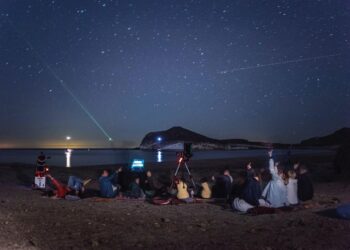 Bajo las estrellas: astronomía y vinos frente al mar en Cariló