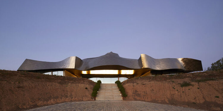 Vik, el viñedo que redefinió el lujo del vino y se consagró como el Mejor del Mundo en 2025