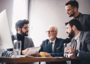 La revolución silenciosa: por qué las empresas vuelven a contratar a mayores de 50 años
