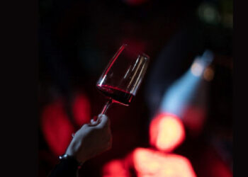 De la plata maciza a las copas universales: la historia de Volf y el futuro de la cristalería del vino