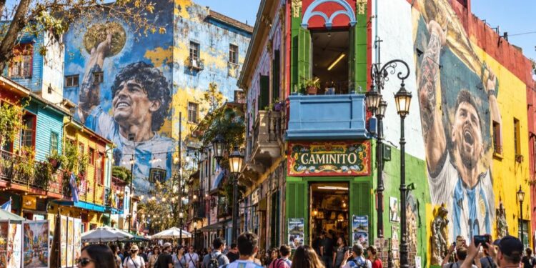 La Boca, mucho más que una postal: Caminito, fútbol y un almuerzo entre historia