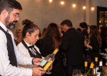 La feria anual solidaria de EAS reunirá a más de 50 bodegas en una noche dedicada al vino y la solidaridad