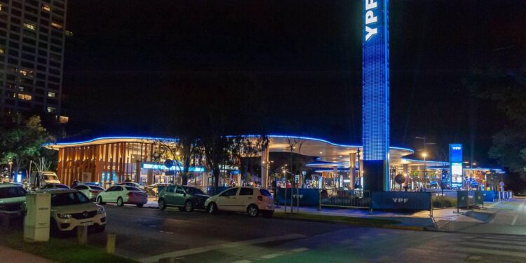 De cargar nafta a quedarse a trabajar: el nuevo desafío de la seguridad en las estaciones de servicio